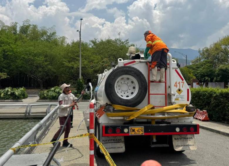 Con los riegos y lavados con agua captada de lluvias y recirculación no potable, actualmente se intervienen más de 40 espacios públicos. Foto: Cortesía