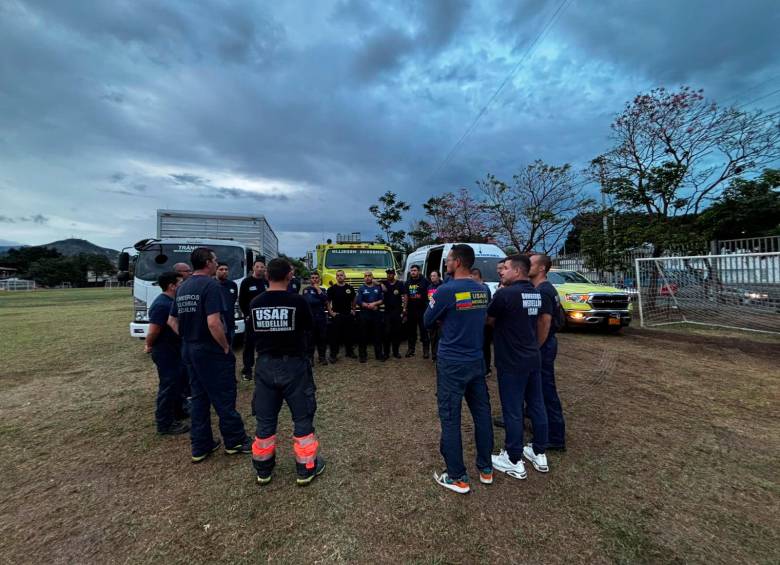 Bomberos de Medellín regresaron a la capital antioqueña tras apoyar las labores de rescate y atención de emergencias en Quibdó, Pereira y Cali. FOTO tomada de X