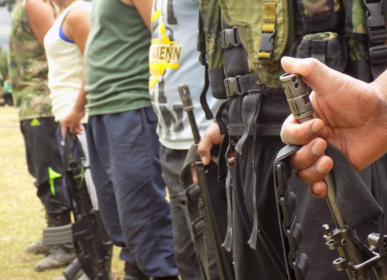 Los grupos armados amenazaron a la población si intentaban transitar por el río. Foto: Colprensa