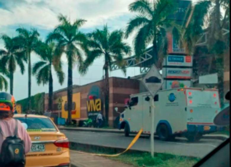 El tiroteo a las afueras del centro comercial Viva de Villavicencio ocurrió en la mañana de este jueves. FOTO: Tomada de las redes sociales