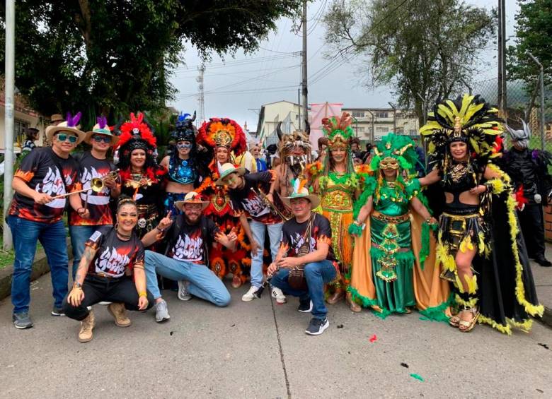 Una de las cuadrillas que participa en el Carnaval de Riosucio 2023. FOTO Cortesía 