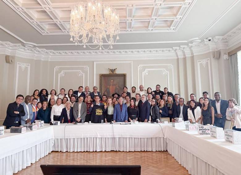 El presidente Gustavo Petro, junto con el excandidato Iván Cepeda, sostuvieron una reunión en Casa de Nariño con la bancada del Pacto Histórico. Foto: Presidencia