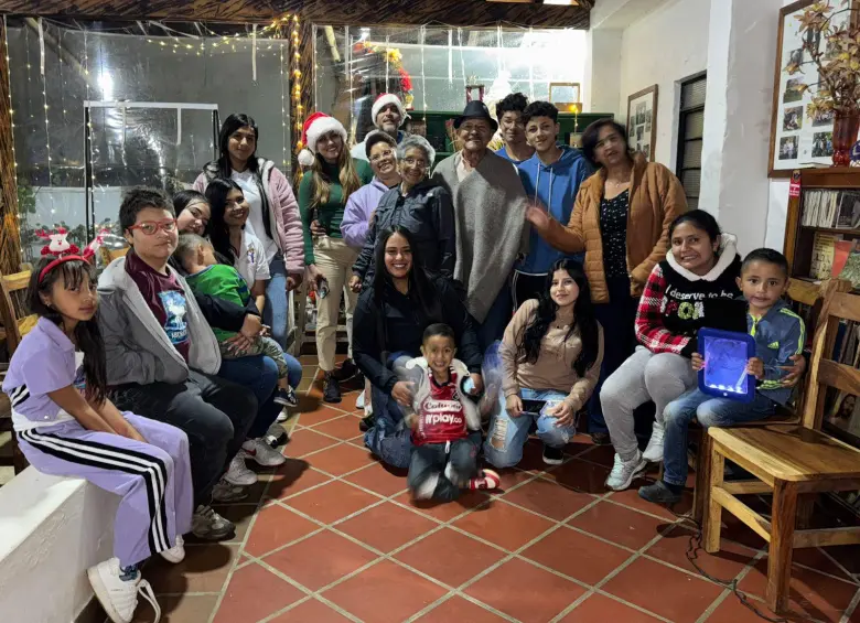 Algunos de los visitantes a la primera novena navideña en las fincas silleteras de Santa Elena, el pasado 10 de diciembre. FOTO Cortesía COSSE.