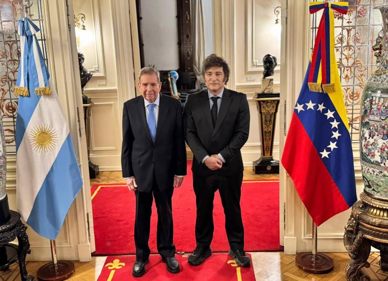El presidente argentino le dio la bienvenida a quien, según las cuentas de la oposición, ganó las elecciones presidenciales en Venezuela el pasado mes de julio. Foto: X de Agustín Antonetti. 