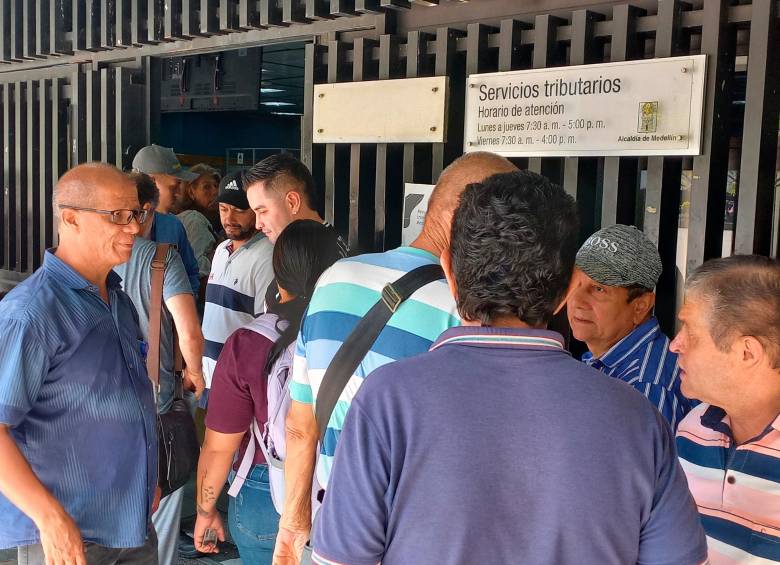 Oficina de Servicios Tributarios, ubicada en el Centro Administrativo La Alpujarra. FOTO: Mauricio Palacio Betancur