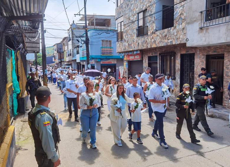 Este fin de semana se movilizaron ciudadanos de San Rafael en apoyo al alcalde Eduin Aniceto Giraldo, quien recibió amenazas , FOTO CORTESÍA. 