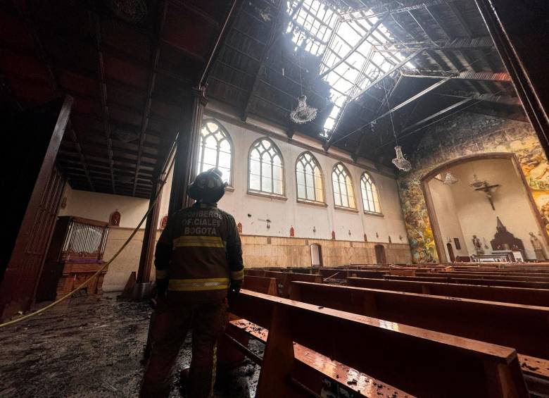 El cuerpo de Bomberos de Chapinero y autoridades distritales debieron atender la emergencia. Foto: Bomberos Bogotá