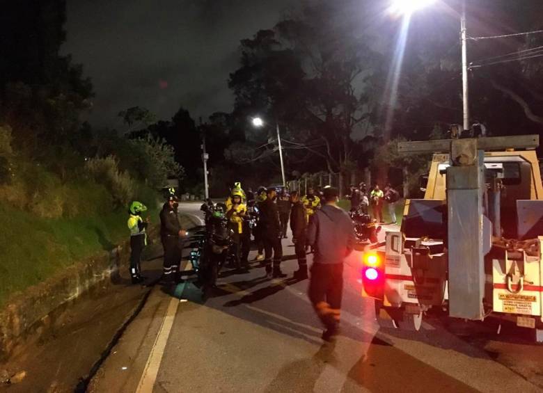 Dramático hallazgo en Bogotá: dos personas arrojadas desde un vehículo, una fallecida imagen de la publicación