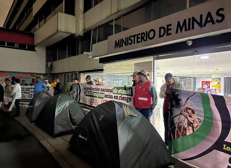 El Sindicato de Trabajadores Agrícolas Sintrainagro, la Central Unitaria de Trabajadores (CUT), la Confederación de Trabajadores de Colombia (CTC) y la Confederación General del Trabajo Autónoma e Independiente (CGT), advierteN sobre una grave crisis en la comercialización del etanol. FOTO TOMADA DE X (@JeissonfVera).