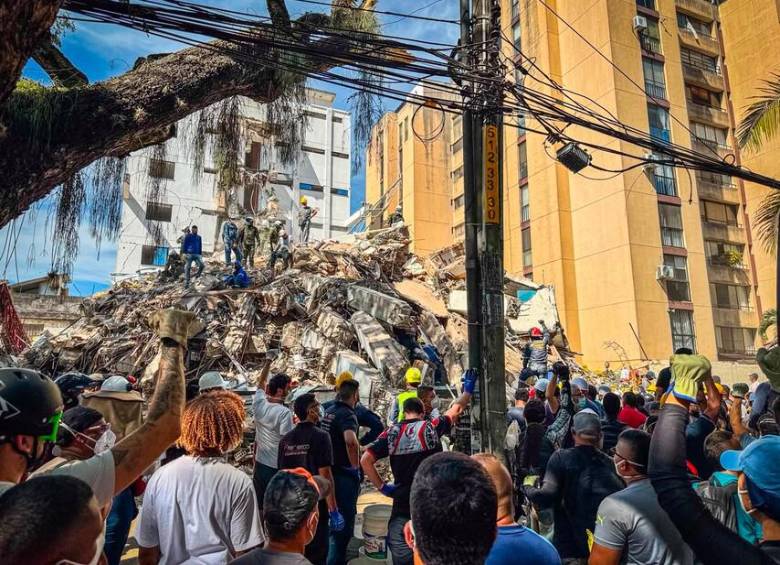 Tres días después del terremoto, la respuesta del sector eléctrico muestra un avance significativo: los cascos urbanos de los municipios afectados ya están energizados y el porcentaje de clientes pendientes se redujo de manera considerable. FOTO: Colprensa.