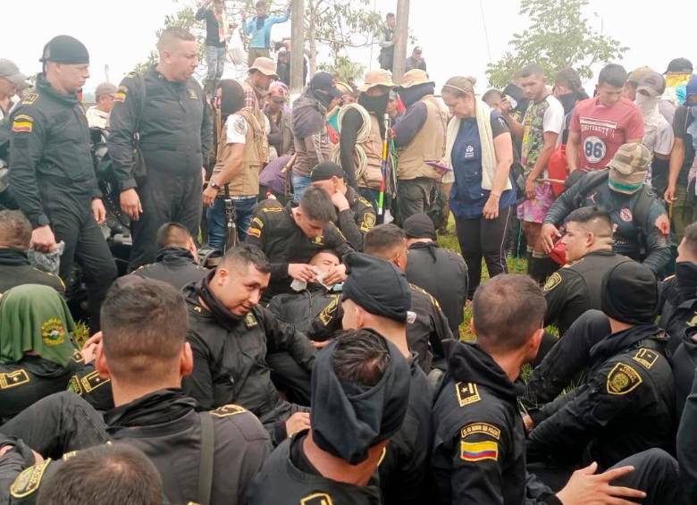 Los protestantes sometieron de forma violenta a 88 personas (79 uniformados y 9 civiles). FOTO: CORTESÍA.