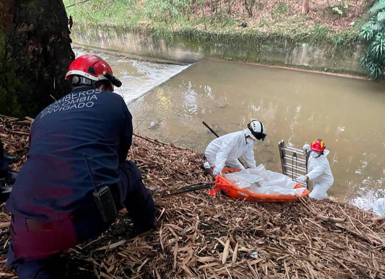 Cuerpo de un hombre fue hallado flotando en la quebrada La Ayurá, en Envigado 