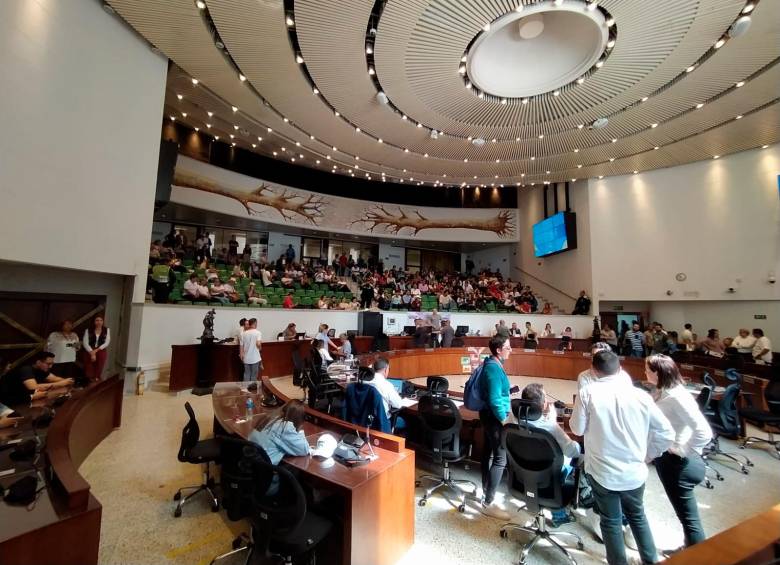 Hubo alta afluencia en el Concejo ante citación de primer debate a entrega de más transferencias por EPM. FOTO: EL COLOMBIANO