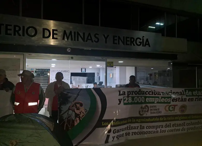 El Sindicato de Trabajadores Agrícolas Sintrainagro, la Central Unitaria de Trabajadores (CUT), la Confederación de Trabajadores de Colombia (CTC) y la Confederación General del Trabajo Autónoma e Independiente (CGT), advierteN sobre una grave crisis en la comercialización del etanol. FOTO TOMADA DE X (@supershadai).