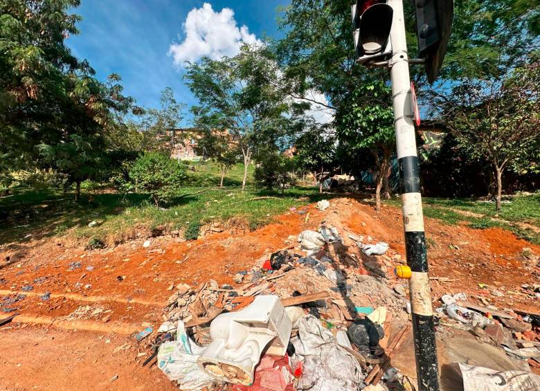 Así lucía el sector de la Curva del Diablo, en Moravia, antes de que se hiciera esta intervención ambiental. FOTO: CORTESÍA