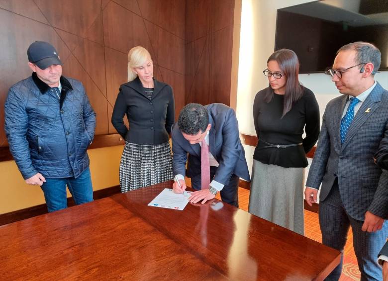 Representantes de los partidos Liberal, La U, el Conservador y Cambio Radical anunciaron su respaldo a María Fernanda Rangel en la elección del nuevo contralor. FOTO: Cortesía Partido Conservador