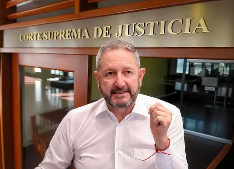 “Lo que hice, lo hice de acuerdo al orden jurídico”: Pedro Suárez Vacca ante los magistrados de la Corte en medio de las audiencias de juzgamiento. FOTO Facebook Pedro Suárez Vacca, ilustración El Colombiano .