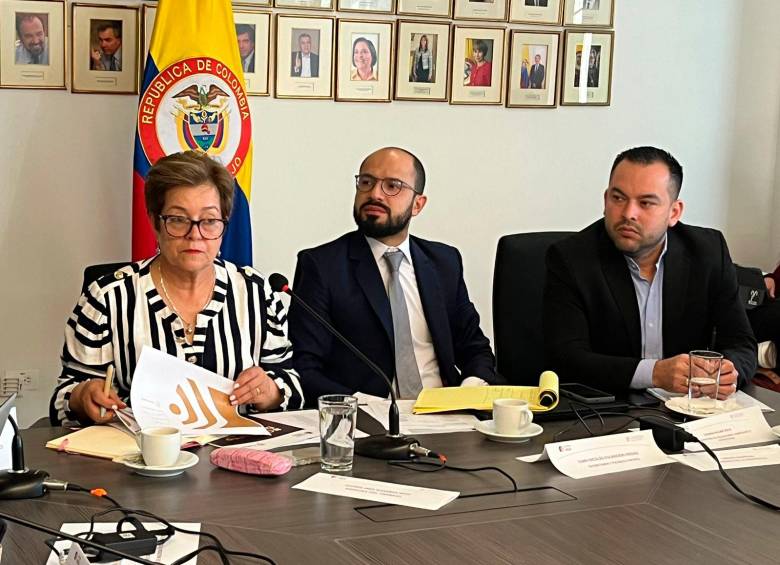 La ministra de Trabajo, Gloria Ramírez, encabeza los diálogos para concertar el ajuste del salario mínimo. FOTO cortesía