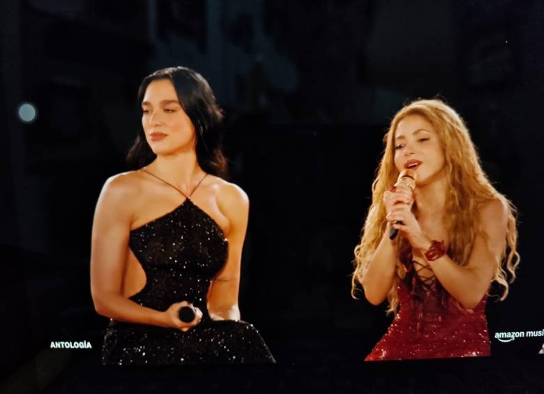 Shakira y Dua Lipa en el octavo concierto en la residencia de Madrid. FOTO: EL COLOMBIANO