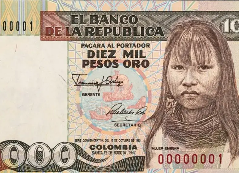 La mujer identificada como Adriana Martínez reclama que su rostro apareció sin su consentimiento en un billete de 10.000, el cual estuvo en circulación en la década de los 90. FOTO: BANCO DE LA REPÚBLICA