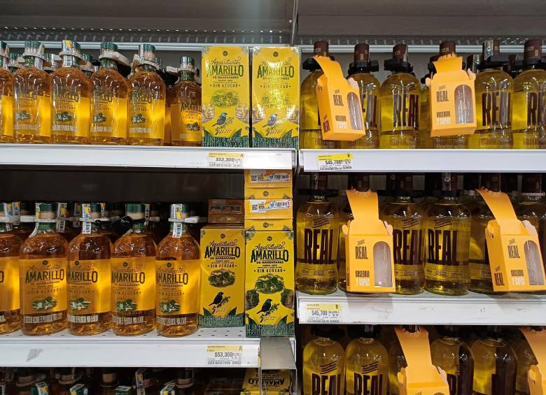 El Aguardiente de Manzanares y el Antioqueño pelearán el mercado en todo el país. Imagen de referencia (tomada en Éxito de Unicentro, Armenia). FOTO EL COLOMBIANO