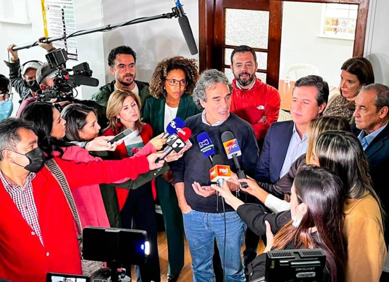 Miembros del Nuevo Liberalismo acordaron apoyar la candidatura de Sergio Fajardo. FOTO Cortesía