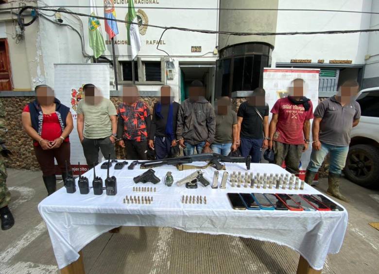Ocho hombres y una mujer fueron capturados en Antioquia. FOTO: Cortesía