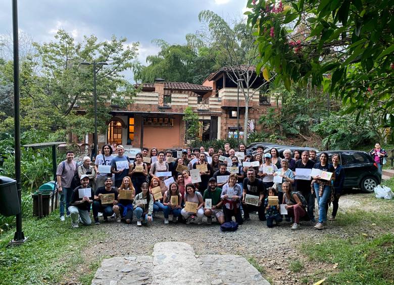 El primer encuentro de Urban Sketchers de este año en La Guayacana, en Envigado. Foto cortesía Nel Correa.