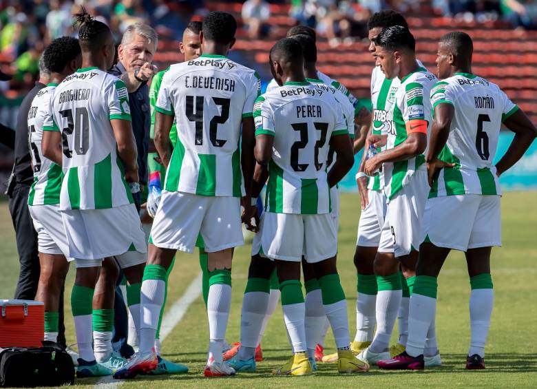 Imágenes de la última vez que se enfrentaron Nacional y Cali en el Atanasio Girardot, el 18 de septiembre del año pasado. El marcador terminó a favor del verde paisa que se impuso 3-0. FOTO Juan antonio Sánchez