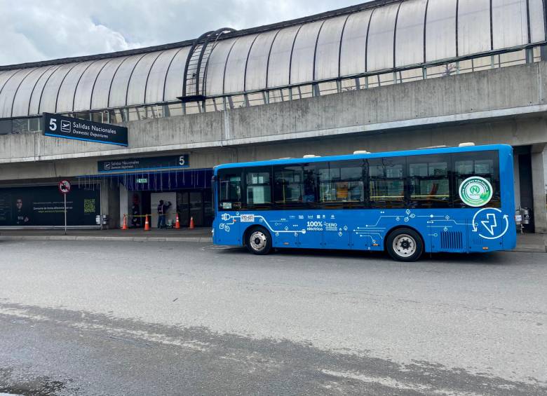 Arrancó piloto con bus eléctrico para cubrir la ruta entre Medellín y el aeropuerto de Rionegro