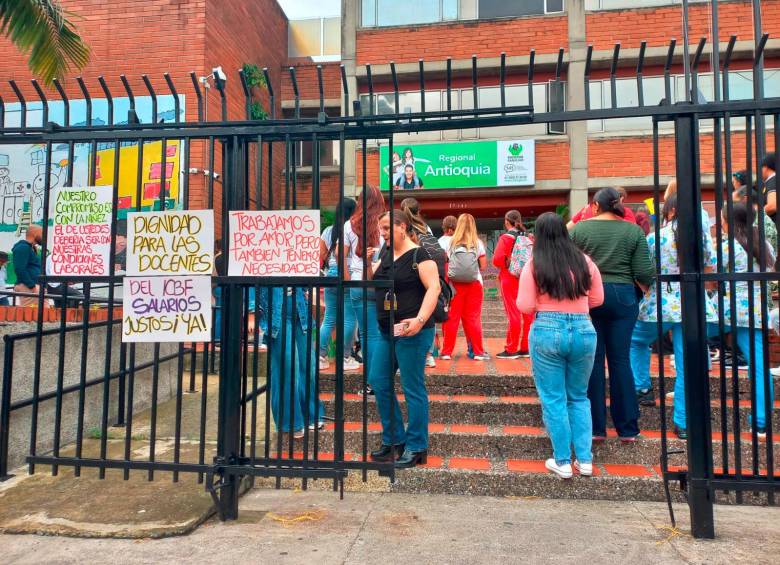 Las áreas administrativas de la regional Antioquia del ICBF están en cese de actividades hasta llegar a un acuerdo con el Gobierno Nacional en cuanto a la asignación de recursos y otras situaciones. FOTO: MAURICIO PALACIO