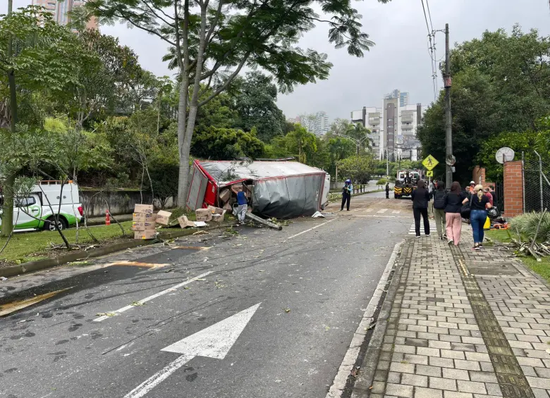 Imagen de referencia de un vehículo volcado en Los Balsos.Foto: Sindy Valle.