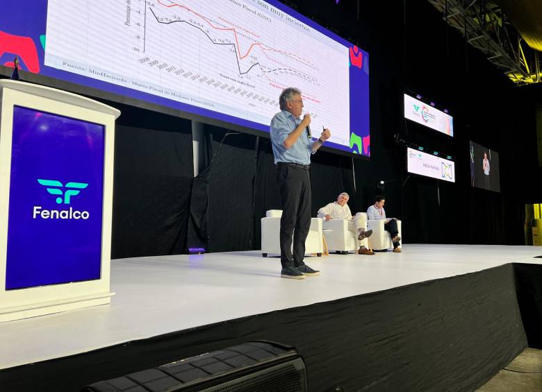 Mauricio Cárdenas, exministro de Hacienda, durante su intervención en el Congreso Fenalco 2024. FOTO CORTESÍA FENALCO