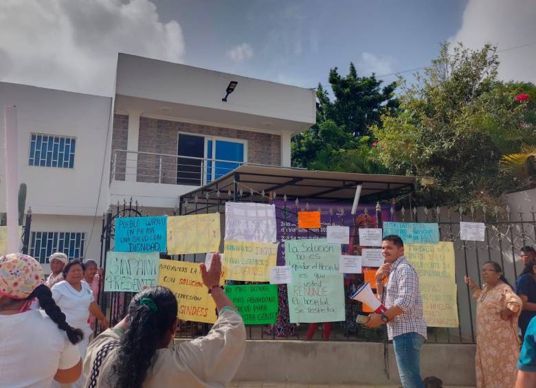 Protestas en Hospital de Nazareth en La Guajira por no pago de salarios a empleados