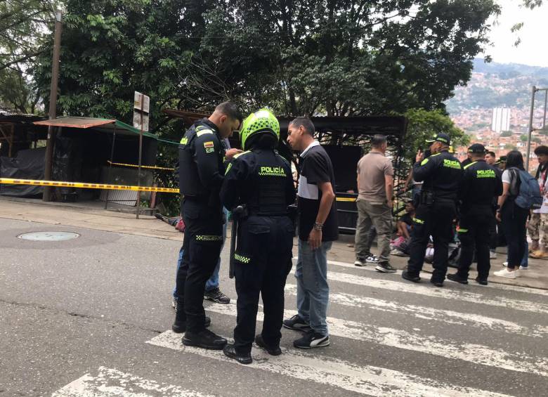 Un hombre fue asesinado en el barrio Tricentenario, noroccidente de Medellín, luego de que sus homicidas lo vinieran persiguiendo en una aparente pelea de barristas. FOTO: LAURA ROSA JIMÉNEZ VALENCIA