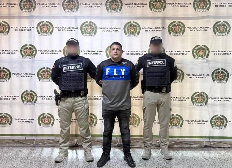 Andrey Gustavo Segura Quesada, alias El Gemelo, fue capturado a la salida de un hotel del barrio El Poblado, luego de que fuera identificado por agentes de la Interpol. FOTO: CORTESÍA POLICÍA NACIONAL
