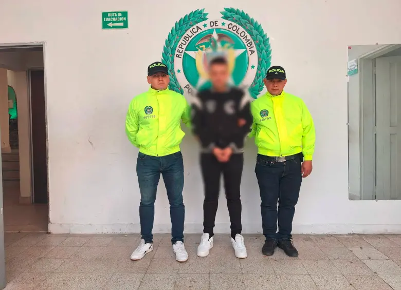 Este es el productor musical que fue capturado en las últimas horas en Medellín, señalado de delitos sexuales contra una menor de edad. FOTO: CORTESÍA POLICÍA METROPOLITANA