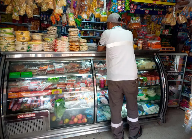 Las tiendas de barrio en Colombia enfrentan menores ventas, mayores costos operativos y crecientes problemas de inseguridad, según un estudio de Fenaltiendas. FOTO EL COLOMBIANO