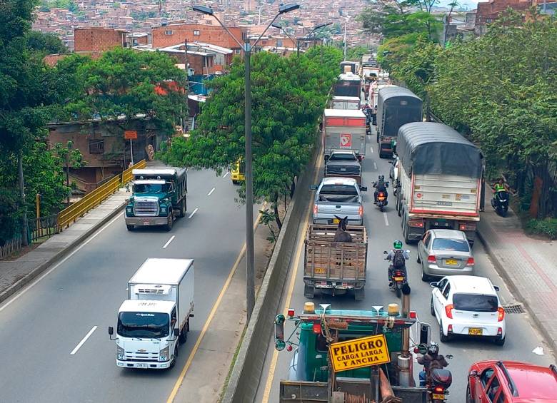 Las autoridades buscan reducir las congestiones en las principales vías del Valle de Aburrá con la medida de restricción vehicular. FOTO: MAURICIO PALACIO