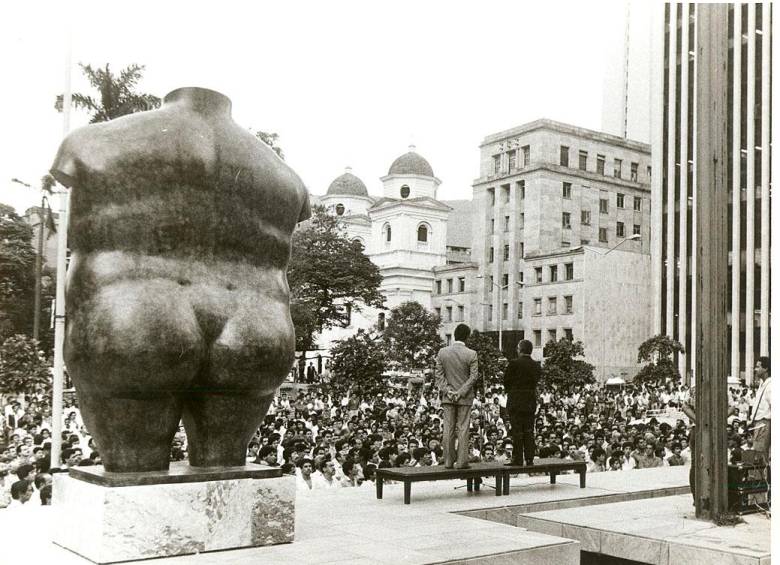 La Gorda fue inaugurada por el maestro Fernando Botero en la esquina de La calle Colombia con la carrera Bolivar hace 35 años. Foto: Archivo el Colombiano