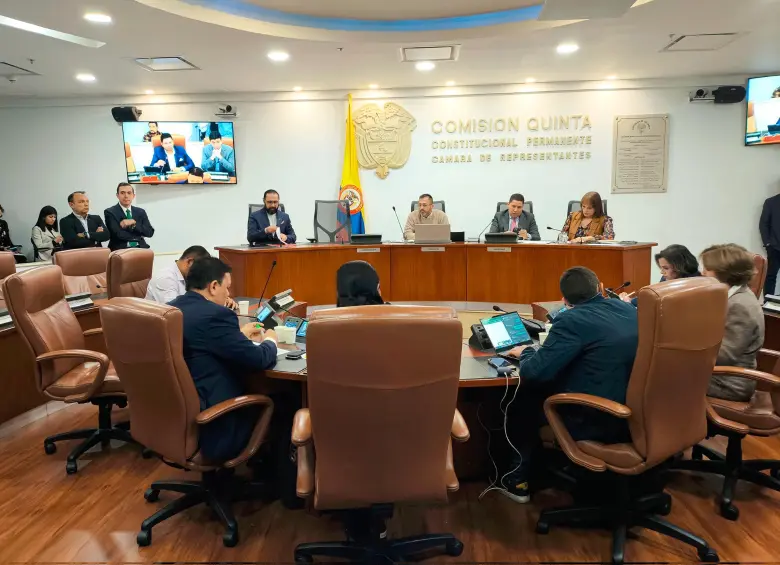 La Comisión Quinta de la Cámara de Representantes debate el proyecto de ley que busca reformar las tarifas de energía. FOTO CORTESÍA CÁMARA DE REPRESENTANTES. 