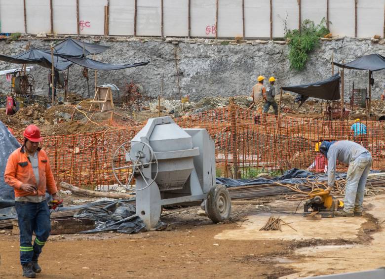 Imagen de referencia de unas obras viales. Foto: EL COLOMBIANO