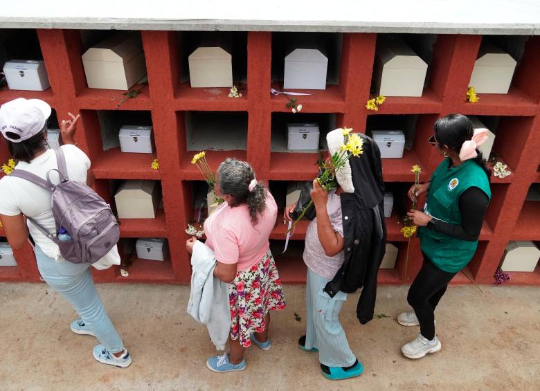 El cementerio fue diseñado mediante talleres concertados con la comunidad. Cuenta con oratorio, 51 bóvedas, 234 osarios construidos en mampostería, 127 espacios para tumbas en tierra, senderos en material granular. FOTO: CORTESÍA EPM
