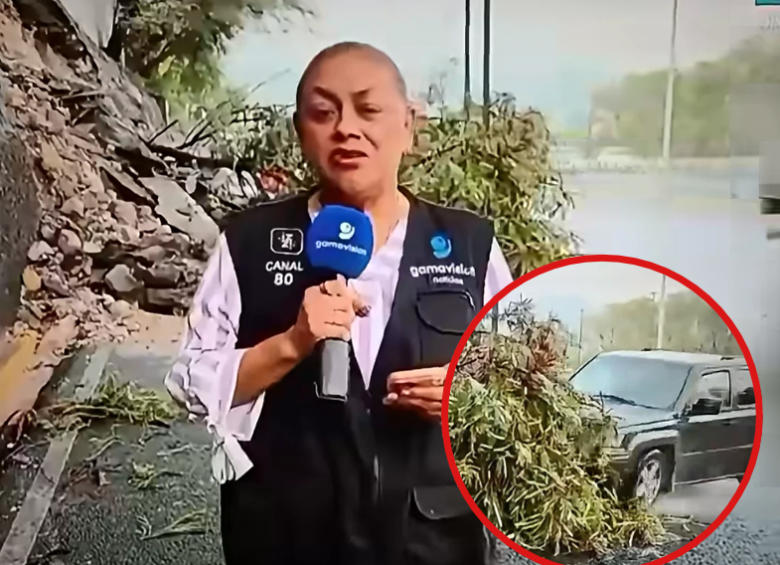 Alma de la Rosa Flores y Cristo Morales cubrían un accidente causado por las lluvias en la zona. FOTO: Tomado de Facebook: Nuestras Noticias Morelos
