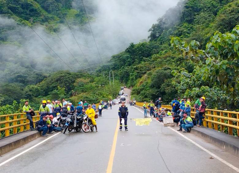 Las comunidades levantaron el bloqueo que desde el viernes generó traumatismos al interior de Hidroituango. FOTO: CORTESÍA