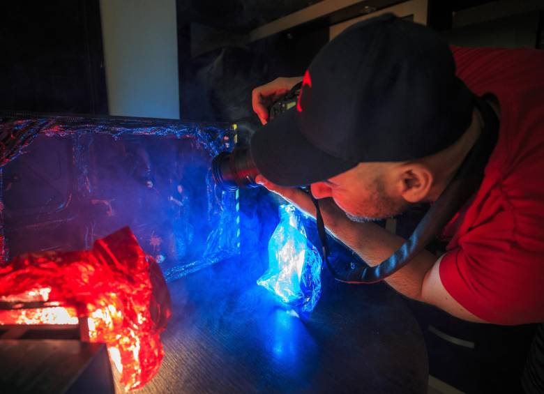 Esteban tuvo que aprender nuevas técnicas fotográficas para cumplir su sueño, “saber utilizar los planos, los esquemas de iluminación y a manejar cada modelo, cada figura”. FOTO Andrés Camilo Suárez Echeverry