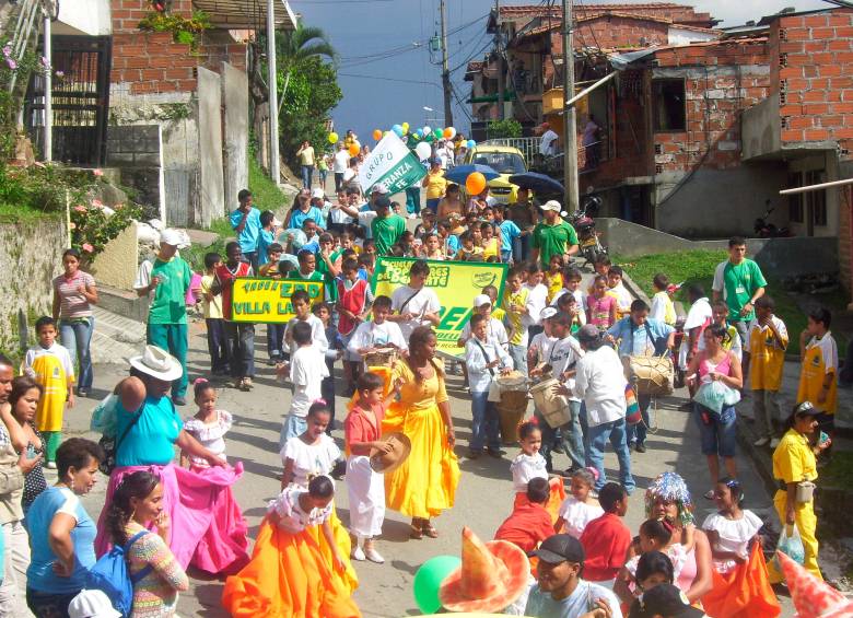 El acto central del Carnaval de la 13 es un desfile en el que participan organizaciones culturales de la zona e invitadas. FOTO: CORTESÍA 