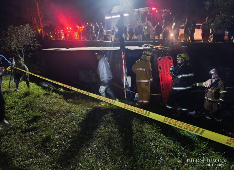El volcamiento del bus en la vía Panamericana dejó cuatro muertos y 56 heridos. FOTO: X-@Marovaan.