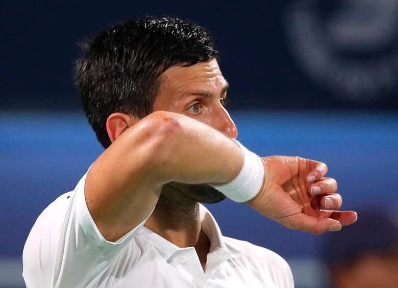 Novak Djokovic no paso por su mejor momento y se despidió de Dubai de forma prematura. Foto EFE