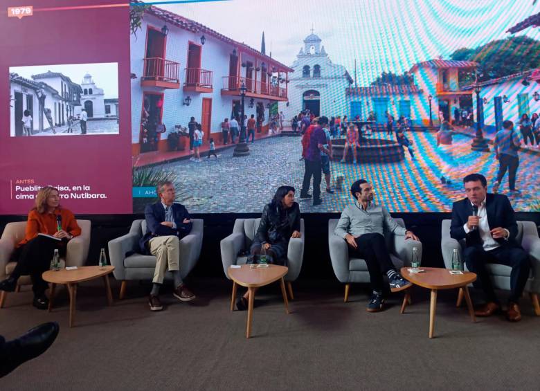 En la presentación hubo espacio para un conversatorio que contó con la presencia de la directora de EL COLOMBIANO, Luz María Sierra; del exministro de Cultura Juan Luis Mejía; María del Rosario Escobar, directora del Museo de Antioquia; el empresario Carlos Miguel Correa; e Iván Mauricio Pérez, responsable de Estrategia y Proyectos de Comfama. FOTO: JULIO HERRERA